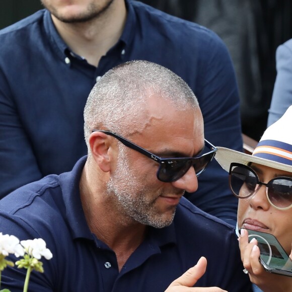 Amel Bent et son mari Patrick Antonelli dans les tribunes des internationaux de tennis de Roland Garros à Paris, France, le 3 juin 2018. © Dominique Jacovides - Cyril Moreau/Bestimage