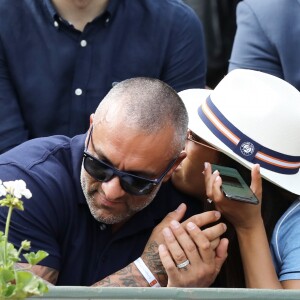 Amel Bent et son mari Patrick Antonelli dans les tribunes des internationaux de tennis de Roland Garros à Paris, France, le 3 juin 2018. © Dominique Jacovides - Cyril Moreau/Bestimage