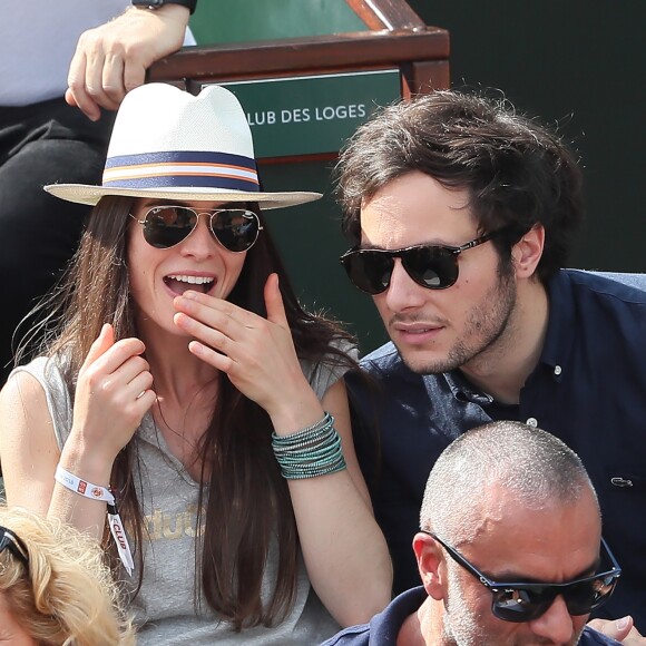 Le chanteur Vianney (Vianney Bureau) et sa compagne Catherine Robert dans les tribunes des internationaux de tennis de Roland Garros à Paris, France, le 3 juin 2018. © Dominique Jacovides - Cyril Moreau/Bestimage  Celebs attending the Roland Garros French Open, in Paris, France, on June 3rd, 2018.03/06/2018 - Paris