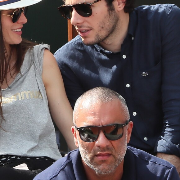 Le chanteur Vianney (Vianney Bureau) et sa compagne Catherine Robert dans les tribunes des internationaux de tennis de Roland Garros à Paris, France, le 3 juin 2018. © Dominique Jacovides - Cyril Moreau/Bestimage  Celebs attending the Roland Garros French Open, in Paris, France, on June 3rd, 2018.03/06/2018 - Paris