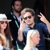 Le chanteur Vianney (Vianney Bureau) et sa compagne Catherine Robert dans les tribunes des internationaux de tennis de Roland Garros à Paris, France, le 3 juin 2018. © Dominique Jacovides - Cyril Moreau/Bestimage  Celebs attending the Roland Garros French Open, in Paris, France, on June 3rd, 2018.03/06/2018 - Paris