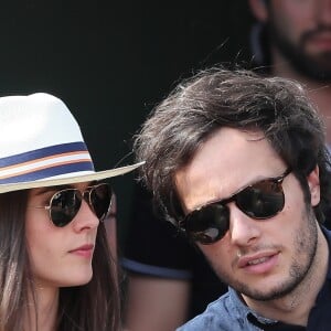 Le chanteur Vianney (Vianney Bureau) et sa compagne Catherine Robert dans les tribunes des internationaux de tennis de Roland Garros à Paris, France, le 3 juin 2018. © Dominique Jacovides - Cyril Moreau/Bestimage  Celebs attending the Roland Garros French Open, in Paris, France, on June 3rd, 2018.03/06/2018 - Paris