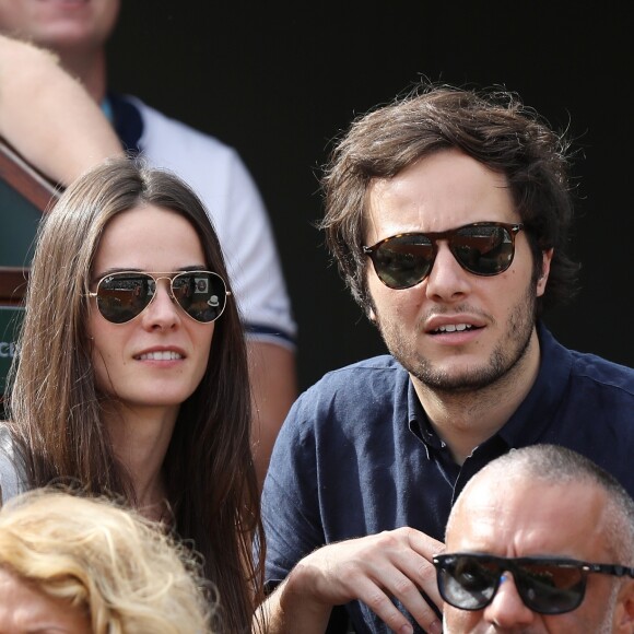 Le chanteur Vianney (Vianney Bureau) et sa compagne Catherine Robert dans les tribunes des internationaux de tennis de Roland Garros à Paris, France, le 3 juin 2018. © Dominique Jacovides - Cyril Moreau/Bestimage  Celebs attending the Roland Garros French Open, in Paris, France, on June 3rd, 2018.03/06/2018 - Paris