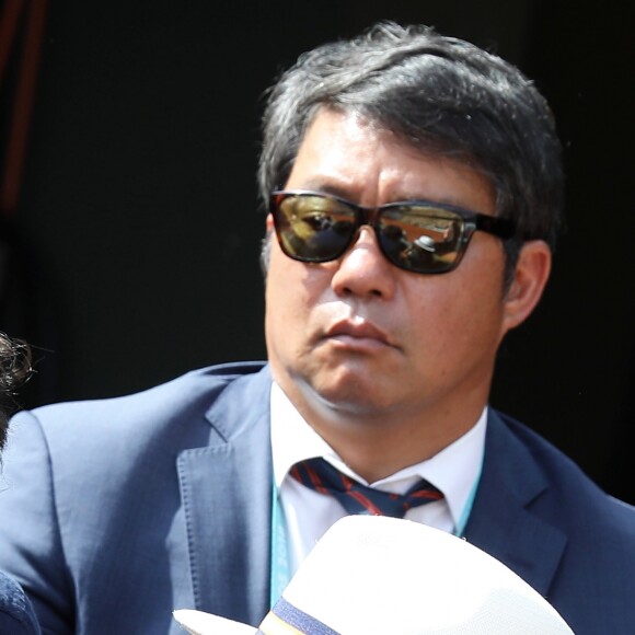 Le chanteur Vianney (Vianney Bureau) et Amel Bent dans les tribunes des internationaux de tennis de Roland Garros à Paris, France, le 3 juin 2018. © Dominique Jacovides - Cyril Moreau/Bestimage  Celebs attending the Roland Garros French Open, in Paris, France, on June 3rd, 2018.03/06/2018 - Paris