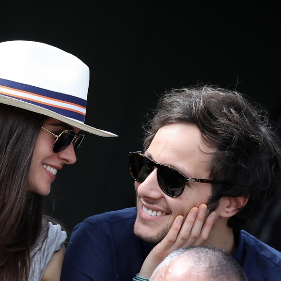 Le chanteur Vianney (Vianney Bureau) et sa compagne Catherine Robert dans les tribunes des internationaux de tennis de Roland Garros à Paris, France, le 3 juin 2018. © Dominique Jacovides - Cyril Moreau/Bestimage  Celebs attending the Roland Garros French Open, in Paris, France, on June 3rd, 2018.03/06/2018 - Paris