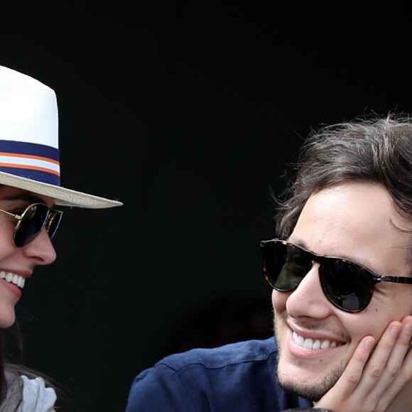 Le chanteur Vianney (Vianney Bureau) et sa compagne Catherine Robert dans les tribunes des internationaux de tennis de Roland Garros à Paris, France, le 3 juin 2018. © Dominique Jacovides - Cyril Moreau/Bestimage  Celebs attending the Roland Garros French Open, in Paris, France, on June 3rd, 2018.03/06/2018 - Paris