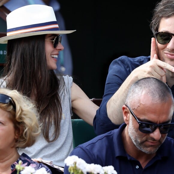 Le chanteur Vianney (Vianney Bureau) et sa compagne Catherine Robert dans les tribunes des internationaux de tennis de Roland Garros à Paris, France, le 3 juin 2018. © Dominique Jacovides - Cyril Moreau/Bestimage  Celebs attending the Roland Garros French Open, in Paris, France, on June 3rd, 2018.03/06/2018 - Paris