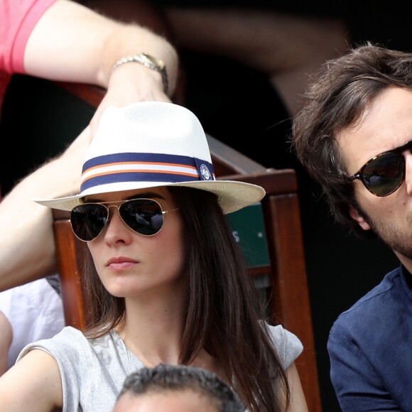 Le chanteur Vianney (Vianney Bureau) et sa compagne Catherine Robert dans les tribunes des internationaux de tennis de Roland Garros à Paris, France, le 3 juin 2018. © Dominique Jacovides - Cyril Moreau/Bestimage  Celebs attending the Roland Garros French Open, in Paris, France, on June 3rd, 2018.03/06/2018 - Paris