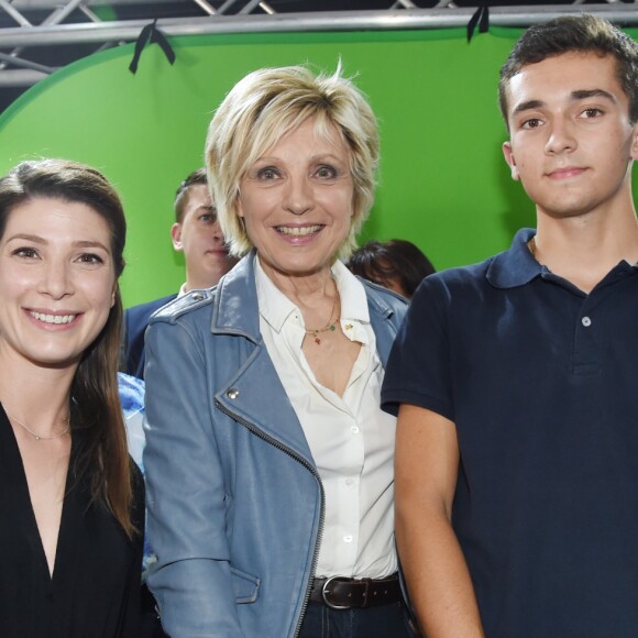 Chloé Nabédian (France 2) et Evelyne Dhéliat (TF1), Dorian Da Silva (gagnant du concours de présentateur météo amateur "Meteo's Got Talent") - 15éme Forum international de la météo et du climat parainné par Y. Arthus-Bertrand à Paris le 3 juin 2018. © Giancarlo Gorassini/Bestimage