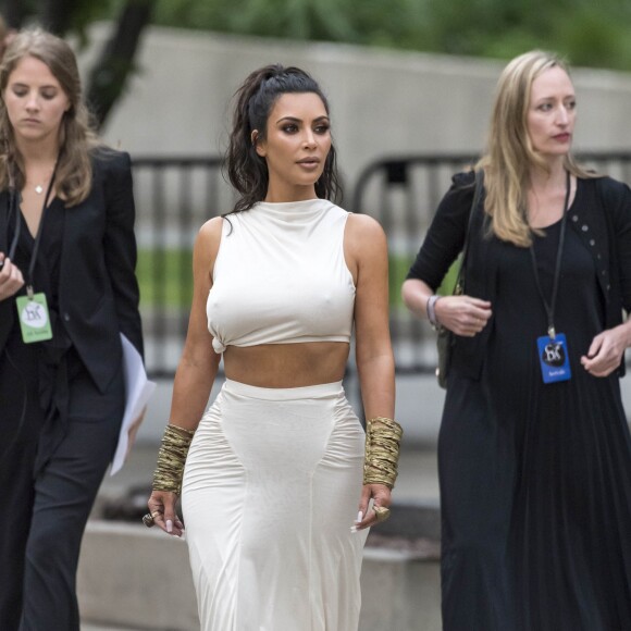 Kim et Kourtney Kardashian arrivent au Brooklyn Museum pour assister aux CFDA Fashion Awards 2018. New York, le 4 juin 2018.