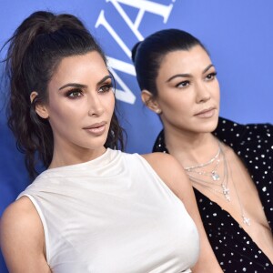 Kim et Kourtney Kardashian assistent aux CFDA Awards 2018 au Brooklyn Museum. New York, le 4 juin 2018.