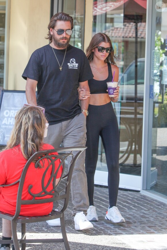 Exclusif - Scott Disick et sa compagne Sofia Richie sont finalement toujours ensemble malgré les rumeurs de séparation et se baladent en amoureux à Calabasas, le 4 juin 2018.