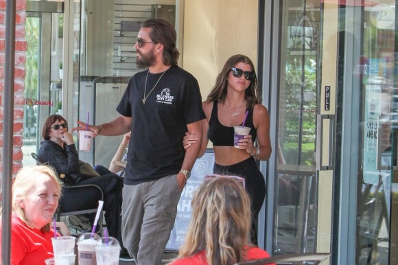 Exclusif - Scott Disick et sa compagne Sofia Richie sont finalement toujours ensemble malgré les rumeurs de séparation et se baladent en amoureux à Calabasas, le 4 juin 2018.