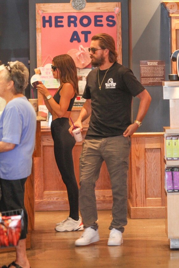 Exclusif - Scott Disick et sa compagne Sofia Richie sont finalement toujours ensemble malgré les rumeurs de séparation et se baladent en amoureux à Calabasas, le 4 juin 2018.