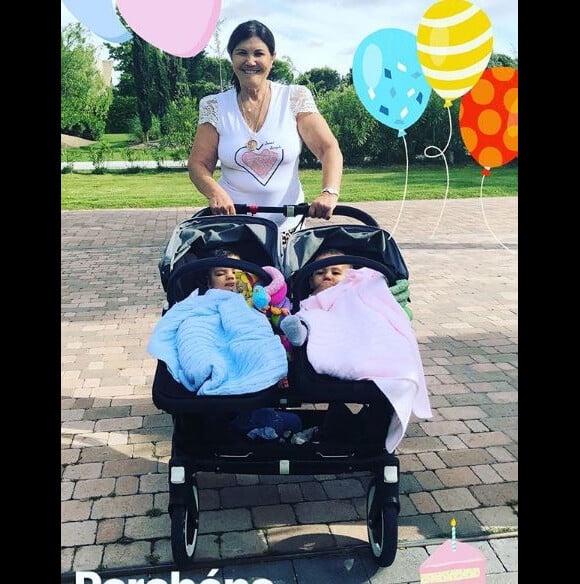 Maria Dolores dos Santos Aveiro, la maman de Cristiano Ronaldo, célèbre le premier anniversaire d'Eva et Mateo le 5 juin 2018. 