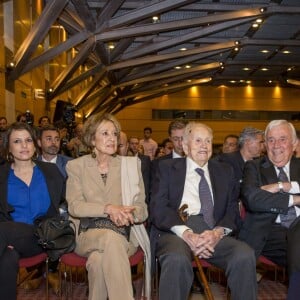 Inés Zorreguieta, petite soeur de la reine Maxima des Pays-Bas (Maxima Zorreguieta), avec leur père Jorge Zorreguieta et leur mère Maria del Carmen Cerruti Carricart le 11 octobre 2016 à l'université catholique de Buenos Aires en Argentine, où Maxima donnait ce jour-là une conférence. Inés est morte à 33 ans le 6 juin 2018, un possible suicide.