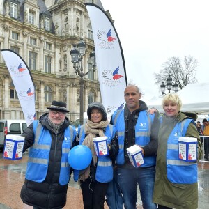 Christian Rauth, Valérie Trierweiler, Romain Magellan, Maïtena Biraben lors du lancement de la campagne du Secours Populaire "Don'Actions" sur le parvis de l'hôtel de ville de Paris le 20 janvier 2018. © Giancarlo Gorassini / Bestimage