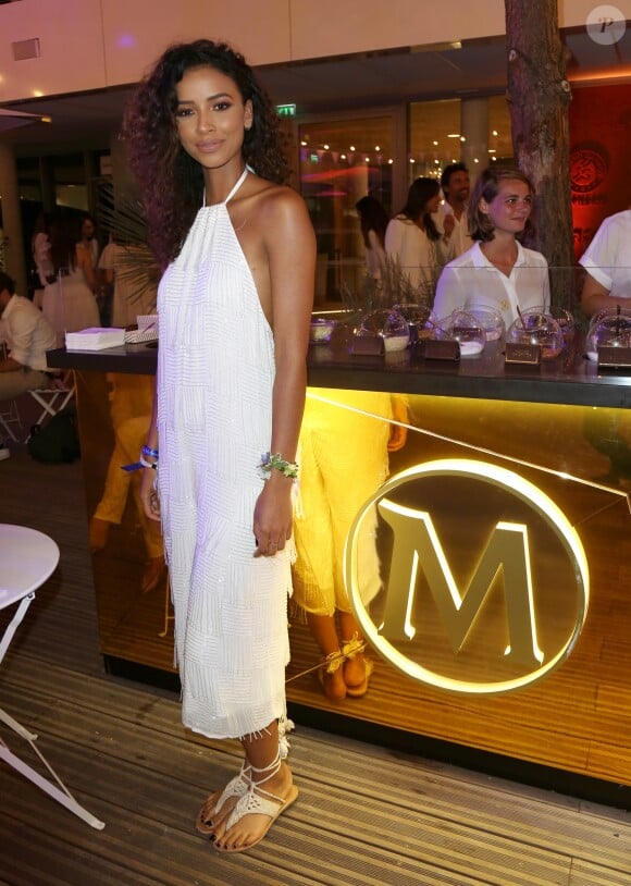 Flora Coquerel (Miss France 2013) lors du dîner de la "Soirée Blanche" au bar Magnum du Village de Roland Garros à Paris, le 7 juin 2018. © Veeren/Bestimage