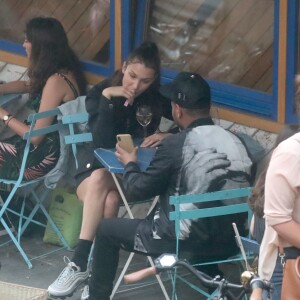 Exclusif - Bella Hadid et son compagnon The Weeknd ont été boire un verre dans le quartier de Pigalle avant d'aller dîner dans un restaurant près de La gare de Lyon à Paris le 31 mai 2018.