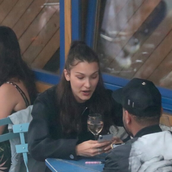 Exclusif - Bella Hadid et son compagnon The Weeknd ont été boire un verre dans le quartier de Pigalle avant d'aller dîner dans un restaurant près de La gare de Lyon à Paris le 31 mai 2018.