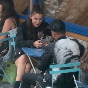 Exclusif - Bella Hadid et son compagnon The Weeknd ont été boire un verre dans le quartier de Pigalle avant d'aller dîner dans un restaurant près de La gare de Lyon à Paris le 31 mai 2018.