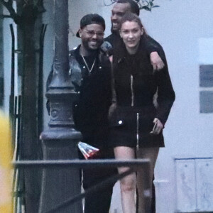 Exclusif - Bella Hadid et son compagnon The Weeknd ont été boire un verre dans le quartier de Pigalle avant d'aller dîner dans un restaurant près de La gare de Lyon à Paris le 31 mai 2018.