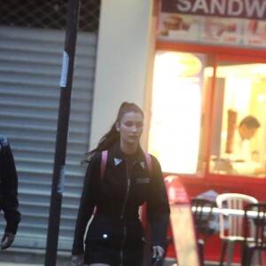 Exclusif - Bella Hadid et son compagnon The Weeknd ont été boire un verre dans le quartier de Pigalle avant d'aller dîner dans un restaurant près de La gare de Lyon à Paris le 31 mai 2018.