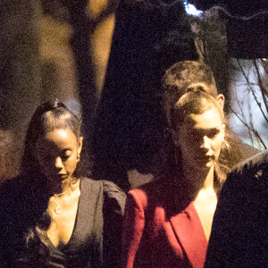 Exclusif - Bella Hadid et son compagnon The Weeknd sont allés dîner au restaurant "The Bistrologist" dans le quartier des Champs-Elysées avec des amis à Paris, le 1er juin 2018. Après sa séance de sport, The Weeknd est rentré à l'hôtel pour rejoindre Bella Hadid. Ils sont sortis dîner avec leurs amis (dont Fanny Bourdette-Donon) et ont quitté le restaurant à 3h45.