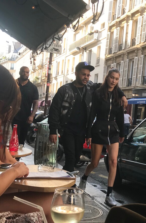 Exclusif - Bella Hadid et son compagnon The Weeknd se promènent dans les rues de Paris le 31 mai 2018.
