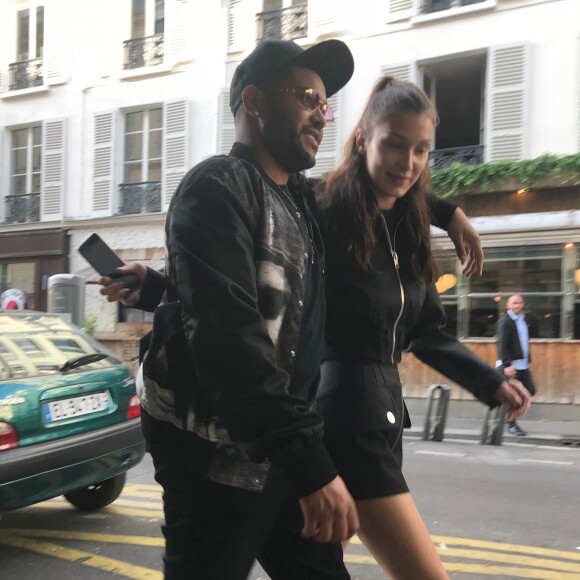 Exclusif - Bella Hadid et son compagnon The Weeknd se promènent dans les rues de Paris le 31 mai 2018.