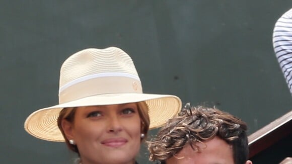 Caroline Receveur très enceinte et complice avec son chéri Hugo à Roland-Garros