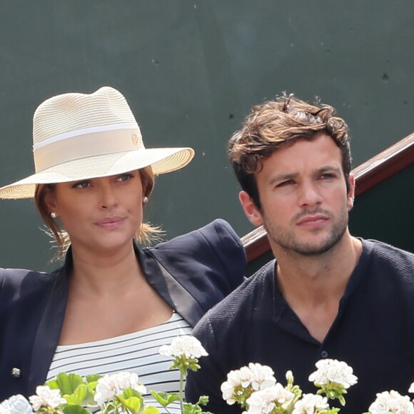 Caroline Receveur (enceinte) et son compagnon Hugo Philip - People dans les tribunes des Internationaux de France de Tennis de Roland Garros à Paris. Le 9 juin 2018 © Cyril Moreau / Bestimage