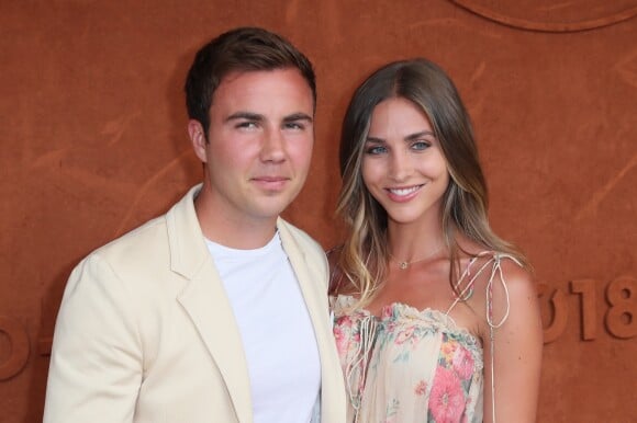 Mario Götze et sa compagne Ann-Kathrin Brömmel au village lors des internationaux de tennis de Roland Garros à Paris, le 10 juin 2018. © Moreau-Jacovides/Bestimage