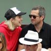 Marion Cotillard et son compagnon Guillaume Canet dans les tribunes des Internationaux de France de Tennis de Roland Garros à Paris, le 10 juin 2018. © Jacovides/Moreau/Bestimage