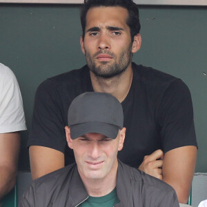 Martin Fourcade et Zinédine Zidane dans les tribunes des Internationaux de France de Tennis de Roland Garros à Paris, le 10 juin 2018. © Dominique Jacovides - Cyril Moreau/Bestimage