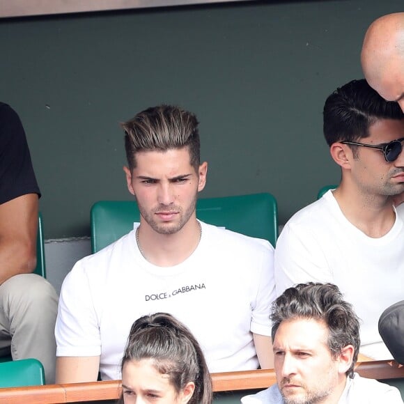 Zinédine Zidane et ses fils Luca et Enzo dans les tribunes des Internationaux de France de Tennis de Roland Garros à Paris, le 10 juin 2018. © Dominique Jacovides - Cyril Moreau/Bestimage