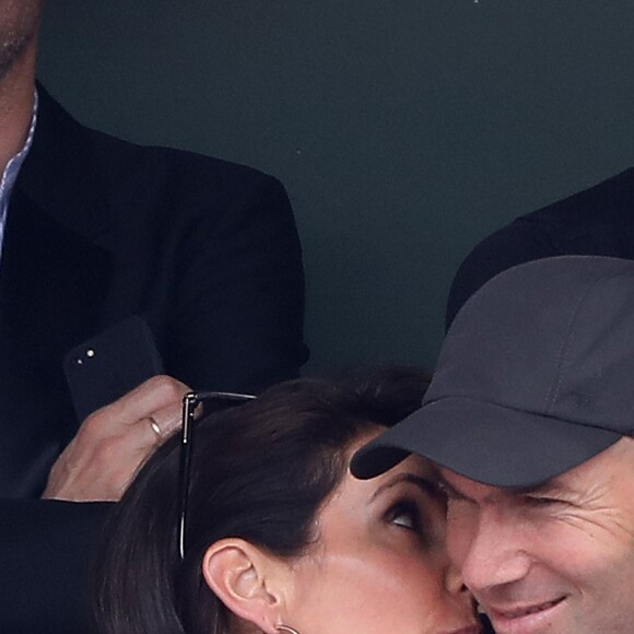 Zinédine Zidane et sa femme Véronique dans les tribunes des Internationaux de France de Tennis de Roland Garros à Paris, le 10 juin 2018. © Dominique Jacovides - Cyril Moreau/Bestimage