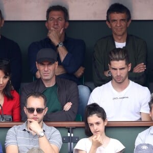 Zinédine Zidane, sa femme Véronique et leurs fils Luca et Enzo dans les tribunes des Internationaux de France de Tennis de Roland Garros à Paris, le 10 juin 2018. © Dominique Jacovides - Cyril Moreau/Bestimage