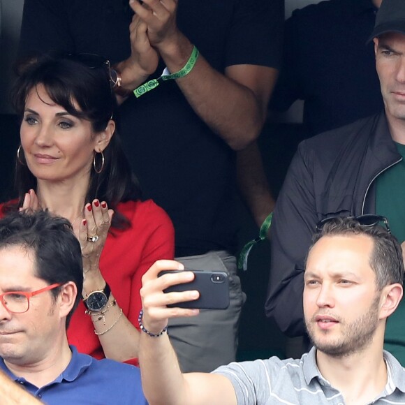 Zinédine Zidane et sa femme Véronique dans les tribunes des Internationaux de France de Tennis de Roland Garros à Paris, le 10 juin 2018. © Dominique Jacovides - Cyril Moreau/Bestimage