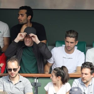 Zinédine Zidane, sa femme Véronique et leurs fils Luca et Enzo dans les tribunes des Internationaux de France de Tennis de Roland Garros à Paris, le 10 juin 2018. © Dominique Jacovides - Cyril Moreau/Bestimage