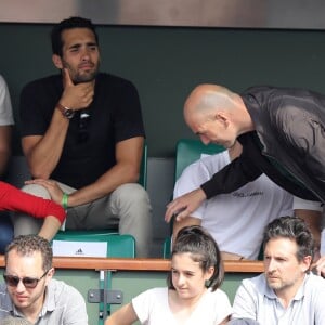 Zinédine Zidane, sa femme Véronique et leurs fils Luca et Enzo dans les tribunes des Internationaux de France de Tennis de Roland Garros à Paris, le 10 juin 2018. © Dominique Jacovides - Cyril Moreau/Bestimage