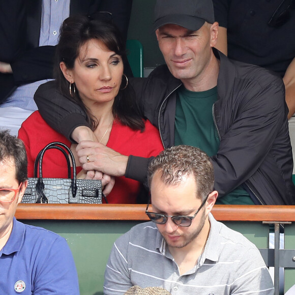 Zinédine Zidane et sa femme Véronique dans les tribunes des Internationaux de France de Tennis de Roland Garros à Paris, le 10 juin 2018. © Dominique Jacovides - Cyril Moreau/Bestimage