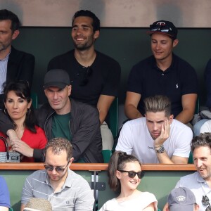 Zinédine Zidane, sa femme Véronique et leurs fils Luca et Enzo dans les tribunes des Internationaux de France de Tennis de Roland Garros à Paris, le 10 juin 2018. © Dominique Jacovides - Cyril Moreau/Bestimage