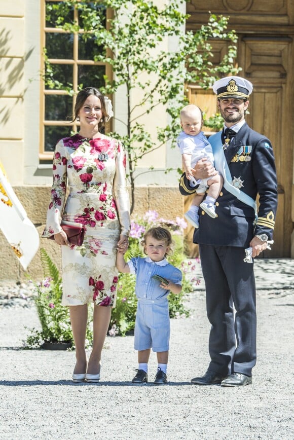 La princesse Sofia, le prince Carl Philip et leurs enfants le prince Gabriel et le prince Alexander - Baptême de la princesse Adrienne de Suède à Stockholm au palais de Drottningholm en Suède le 8 juin 2018