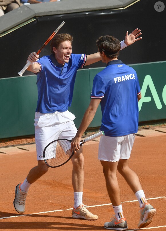 Nicolas Mahut et Pierre Hugues Herbert lors du quart de finale de Coupe Davis Italie-France à Gênes, le 7 avril 2018.
