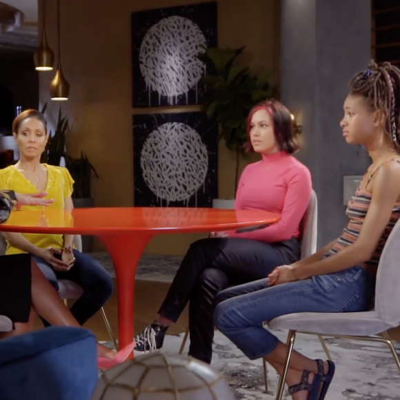Jada Pinkett Smith, sa mère Adrienne Banfield-Norris, sa fille Willow Smith et l'amie de cette dernière Telana Lynum dans l'émission "Red Table Talk" diffusée sur Facebook. Juin 2018.