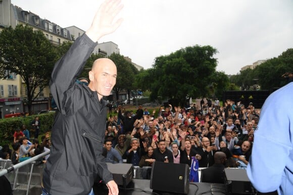 Zinédine Zidane - À l'occasion du 20ème anniversaire de la victoire des Bleus en Coupe du monde, l'ex-entraîneur du Real Madrid inaugure un terrain pour les jeunes à côté du Stade de France le "playground ZZ 10", à Saint-Denis, le 11 juin 2018. © Bestimage