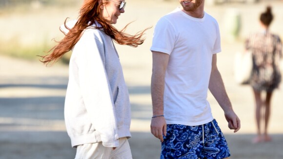 Lindsay Lohan : Sa journée plage en compagnie d'un mystérieux jeune homme