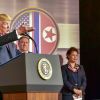 Donald Trump parle aux employés et familles de l'ambassade des USA à Singapour le 11 juin 2018.