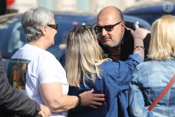 Exclusif - Le cousin de Johnny Hallyday, Michael Ketcham Halliday arrive à la messe hommage pour le 75ème anniversaire de Johnny Hallyday en l'église de La Madeleine à Paris. Le 15 juin 2018